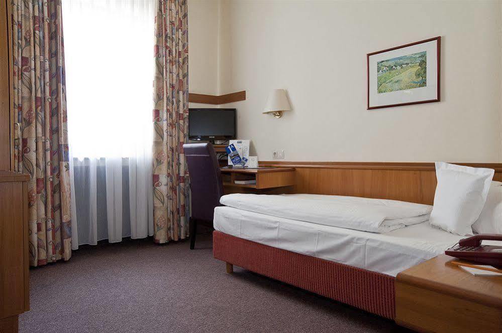 Doria Hotel Dusseldorf Ngoại thất bức ảnh
